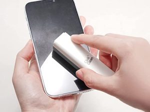 منظف الشاشة CLICK CLEAN ، بخاخ منظف الشاشة المقاوم لبصمات الأصابع ، منظف الكل في واحد مع ألياف دقيقة وغطاء لجميع الهواتف وشاشات الكمبيوتر المحمول والتابلت (رمادي)